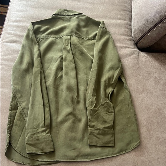 Banana woman Republic Men's Sage Green Button-Down Shirt - Picture 3 of 3